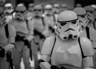Bob Iger: “Star Wars-series op Disney+ kunnen films worden” star wars stormtroopers