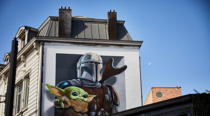 Met deze street art in Belgische steden viert Disney de lancering van Disney Plus disney the mandalorian mural antwerpen