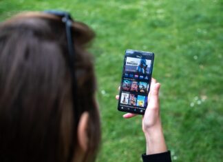 Dit is de volledige programmatie van Disney+ in België disney plus smartphone